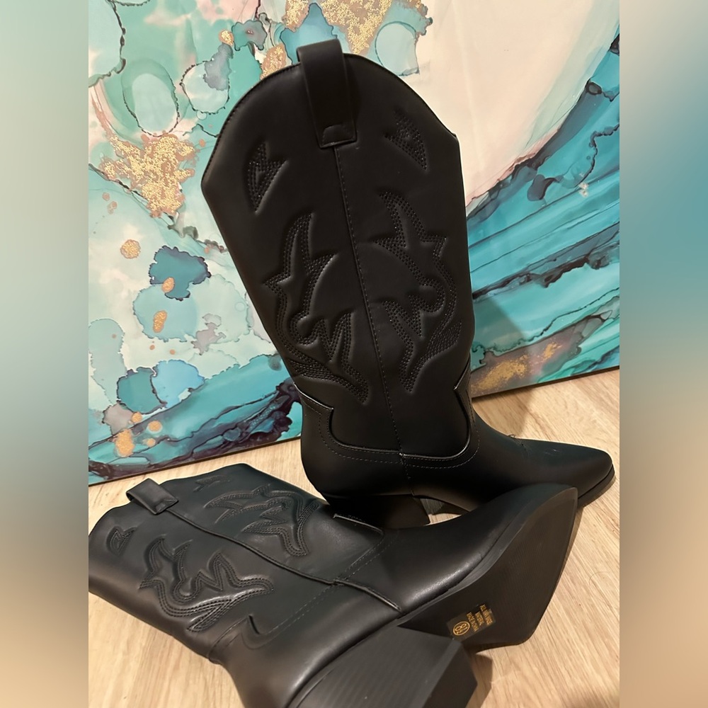 Black cowgirl boots